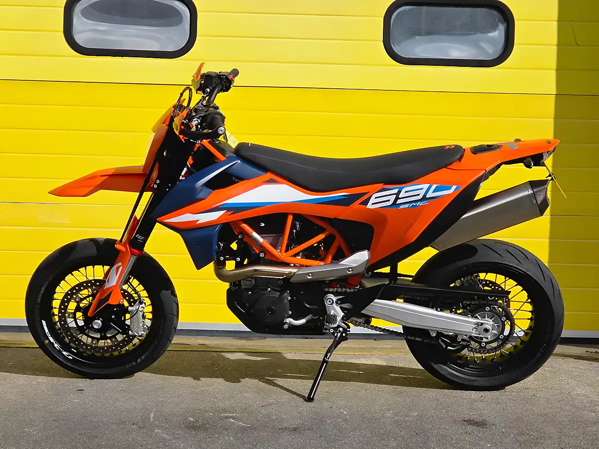 Used 2024 Ktm Smc R Orange - Interior and Exterior details 5