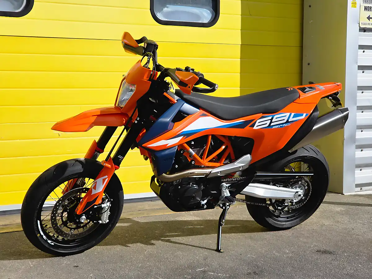 Used 2024 Ktm Smc R Orange - Interior and Exterior details 7