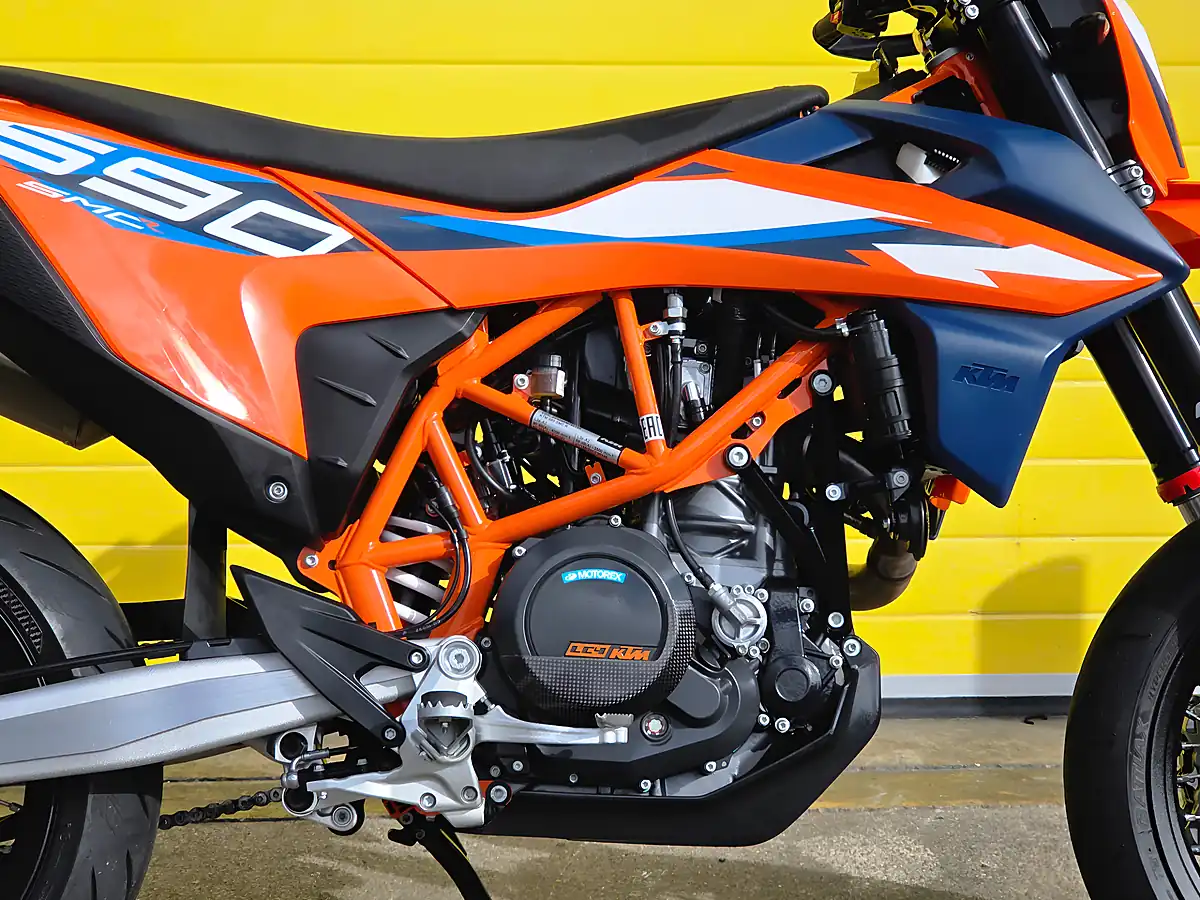 Used 2024 Ktm Smc R Orange - Interior and Exterior details 9