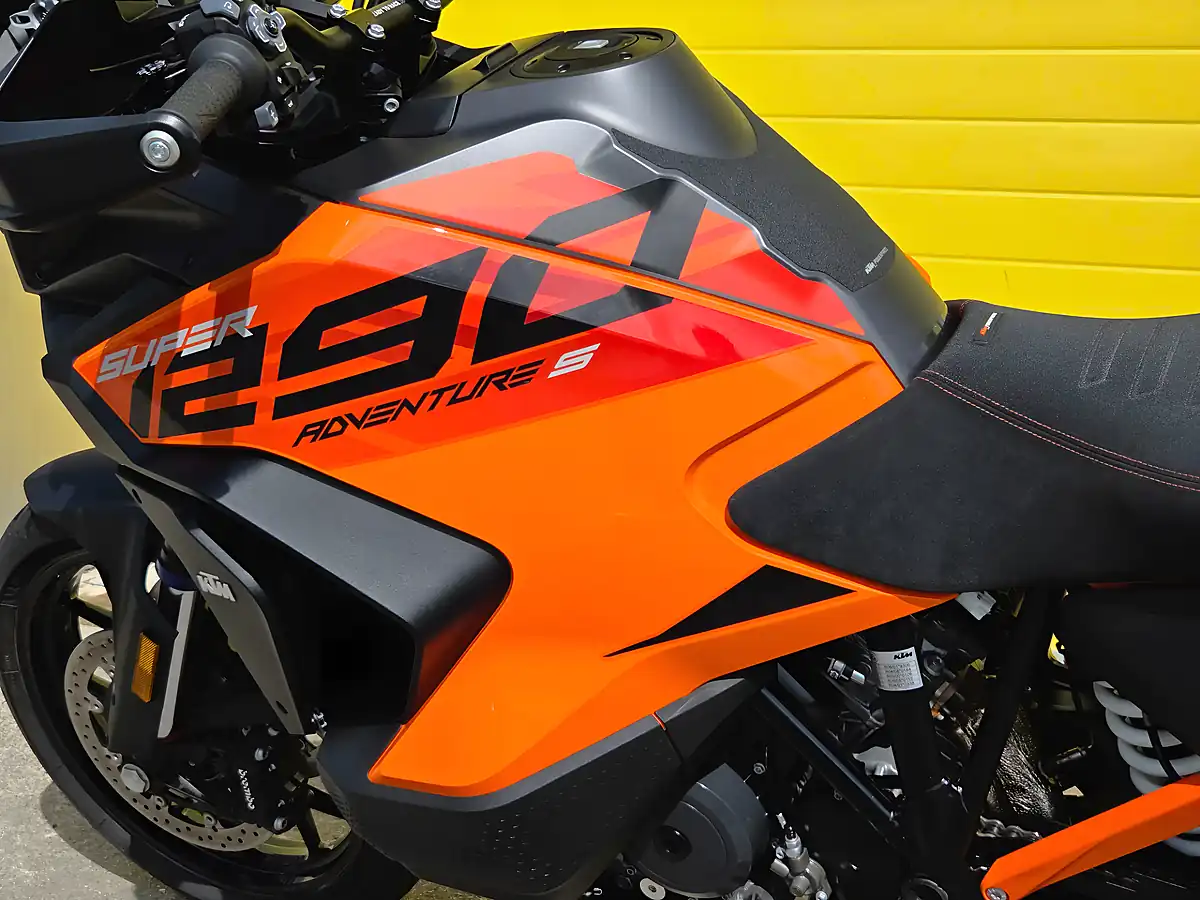 Used 2024 Ktm Super Adventure S Orange - Interior and Exterior details 9