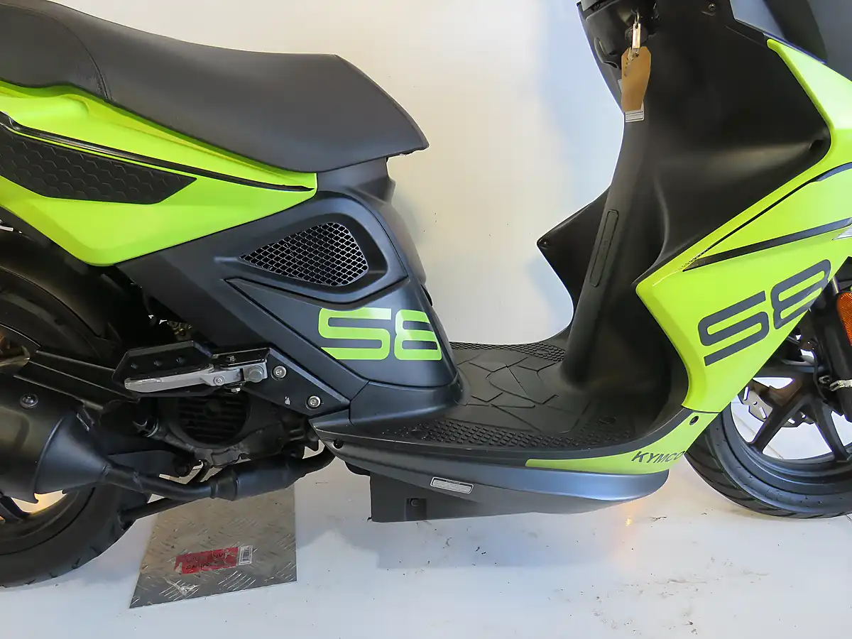 Used 2024 Kymco Super 8 Green - Interior and Exterior details 10