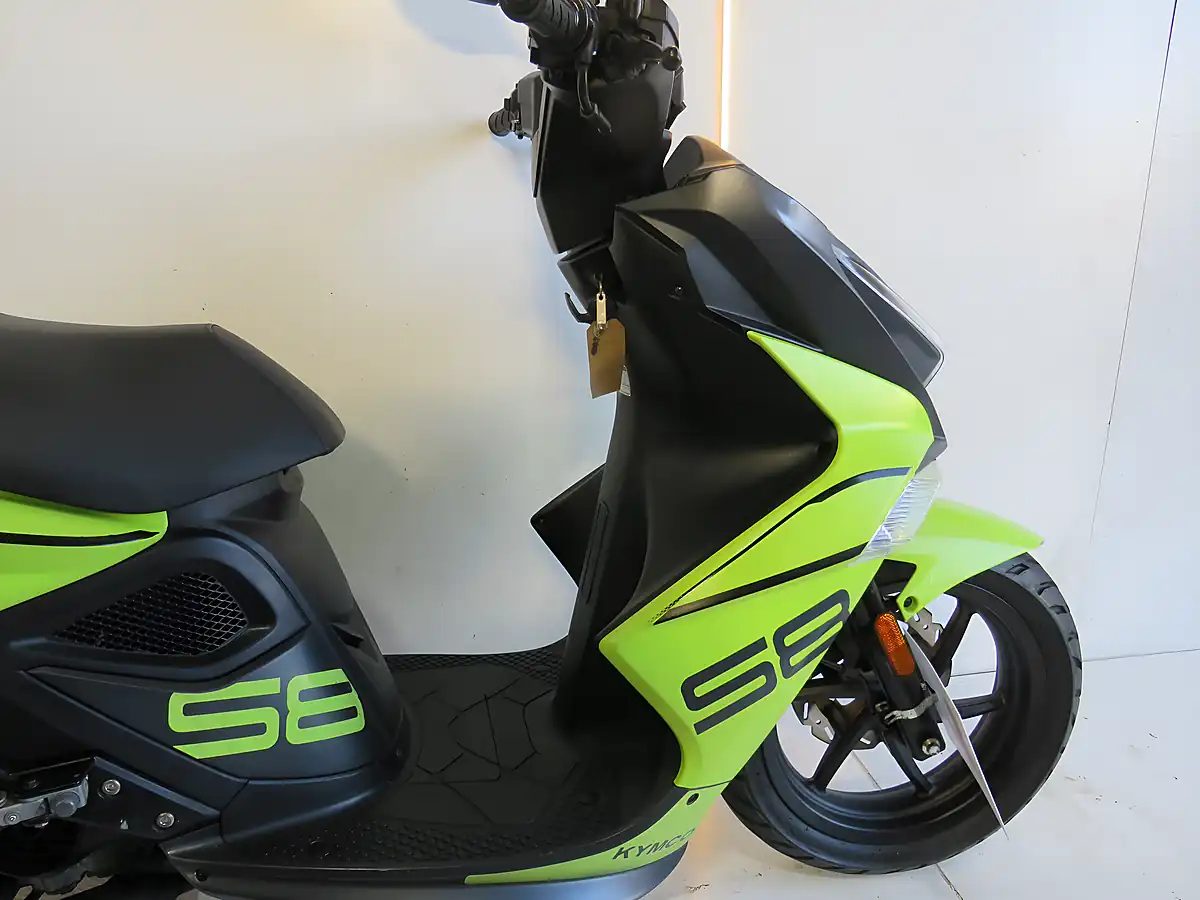 Used 2024 Kymco Super 8 Green - Interior and Exterior details 12
