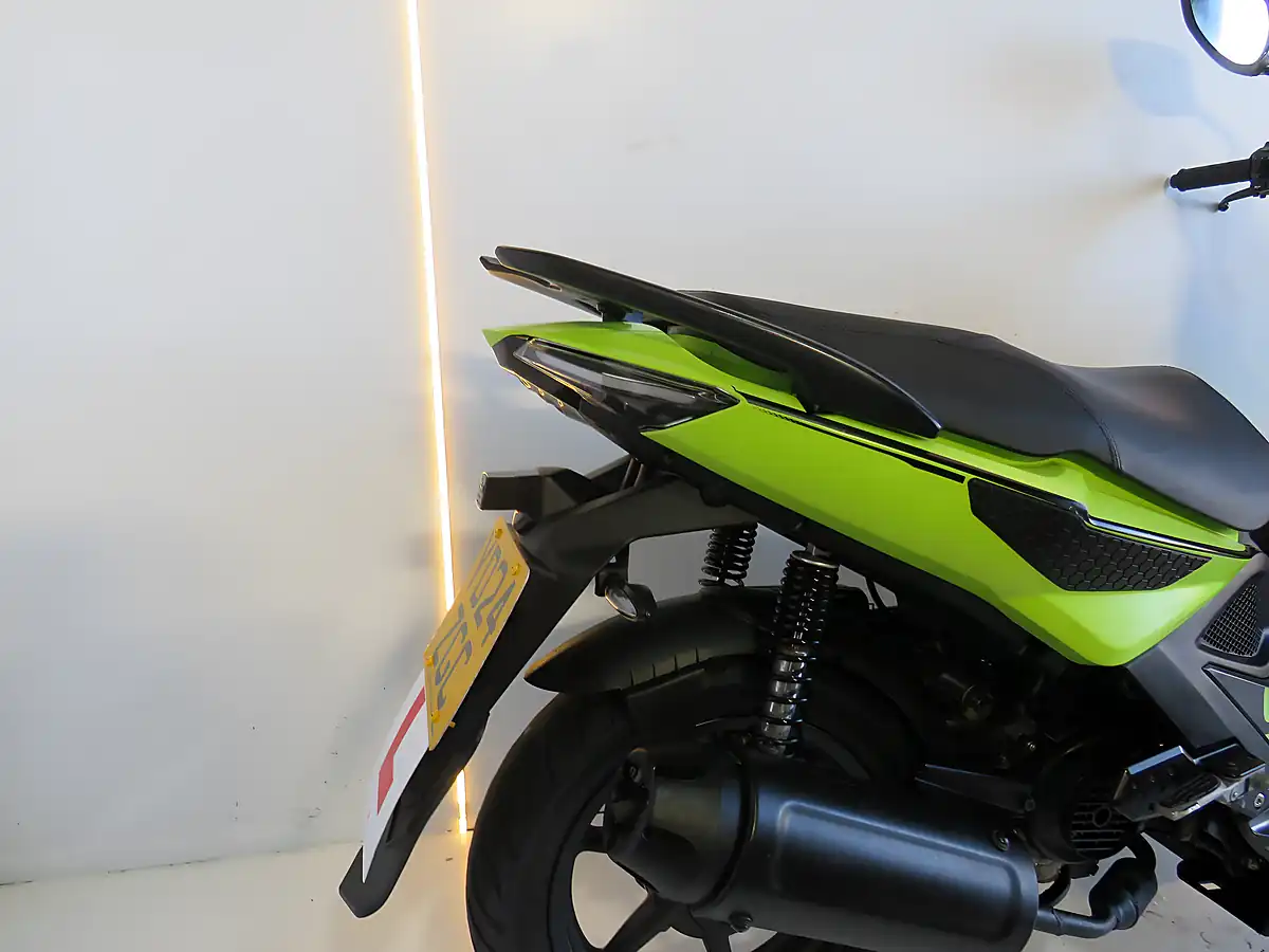 Used 2024 Kymco Super 8 Green - Interior and Exterior details 4