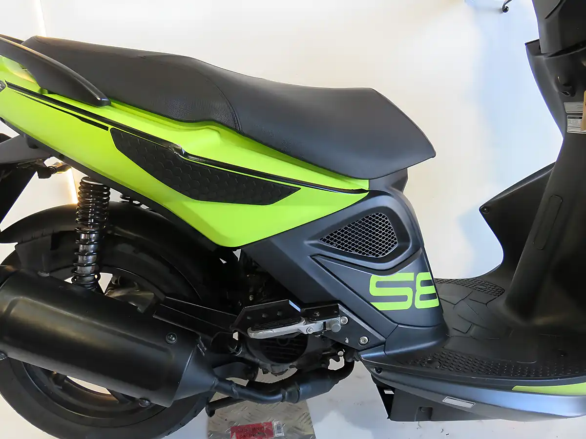 Used 2024 Kymco Super 8 Green - Interior and Exterior details 8
