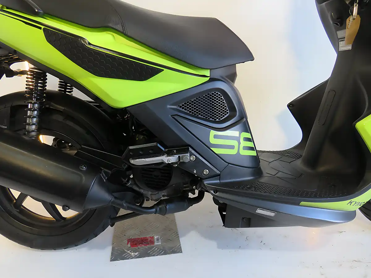 Used 2024 Kymco Super 8 Green - Interior and Exterior details 9