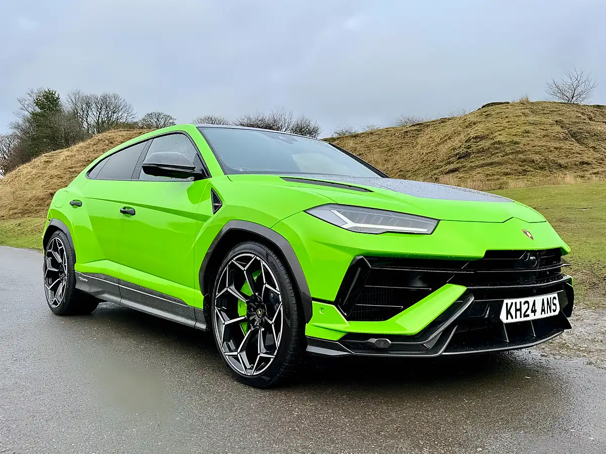 Used 2024 Lamborghini Urus Performante Green - Interior and Exterior details 11