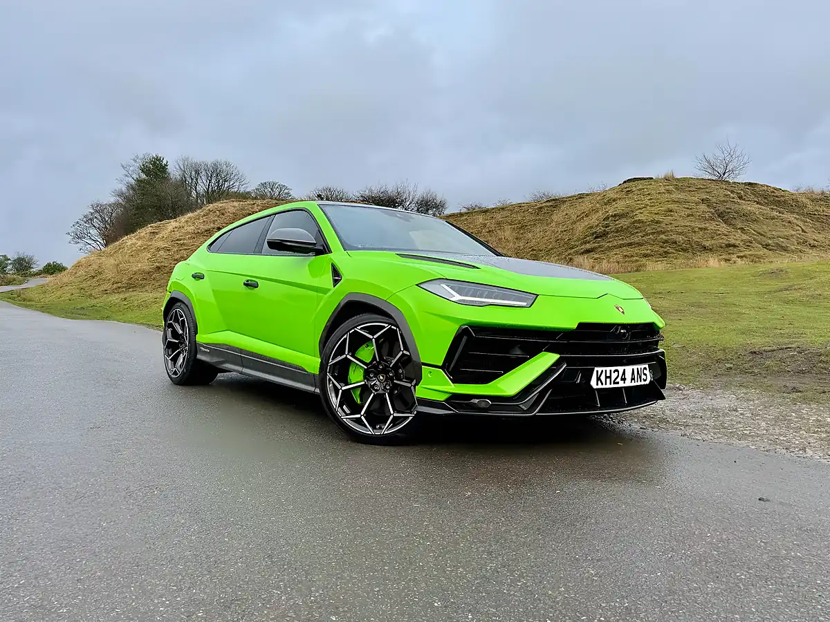 Used 2024 Lamborghini Urus Performante Green - Interior and Exterior details 12