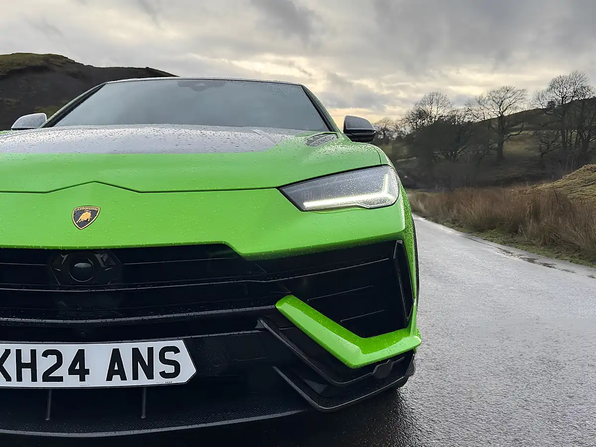 Used 2024 Lamborghini Urus Performante Green - Interior and Exterior details 13