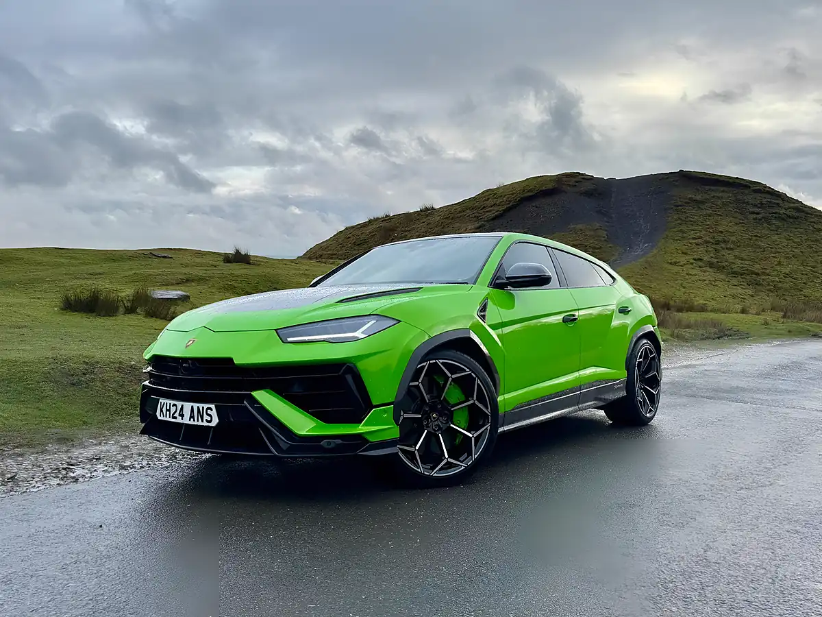 Used 2024 Lamborghini Urus Performante Green - Interior and Exterior details 14
