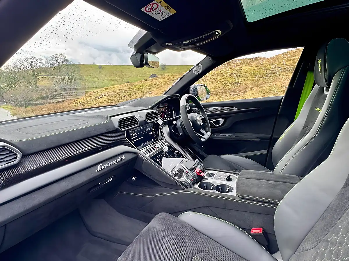 Used 2024 Lamborghini Urus Performante Green - Interior and Exterior details 16