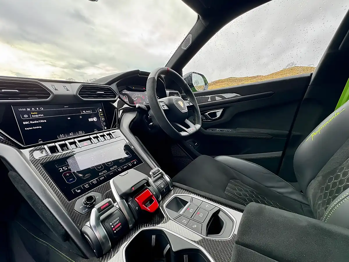 Used 2024 Lamborghini Urus Performante Green - Interior and Exterior details 19