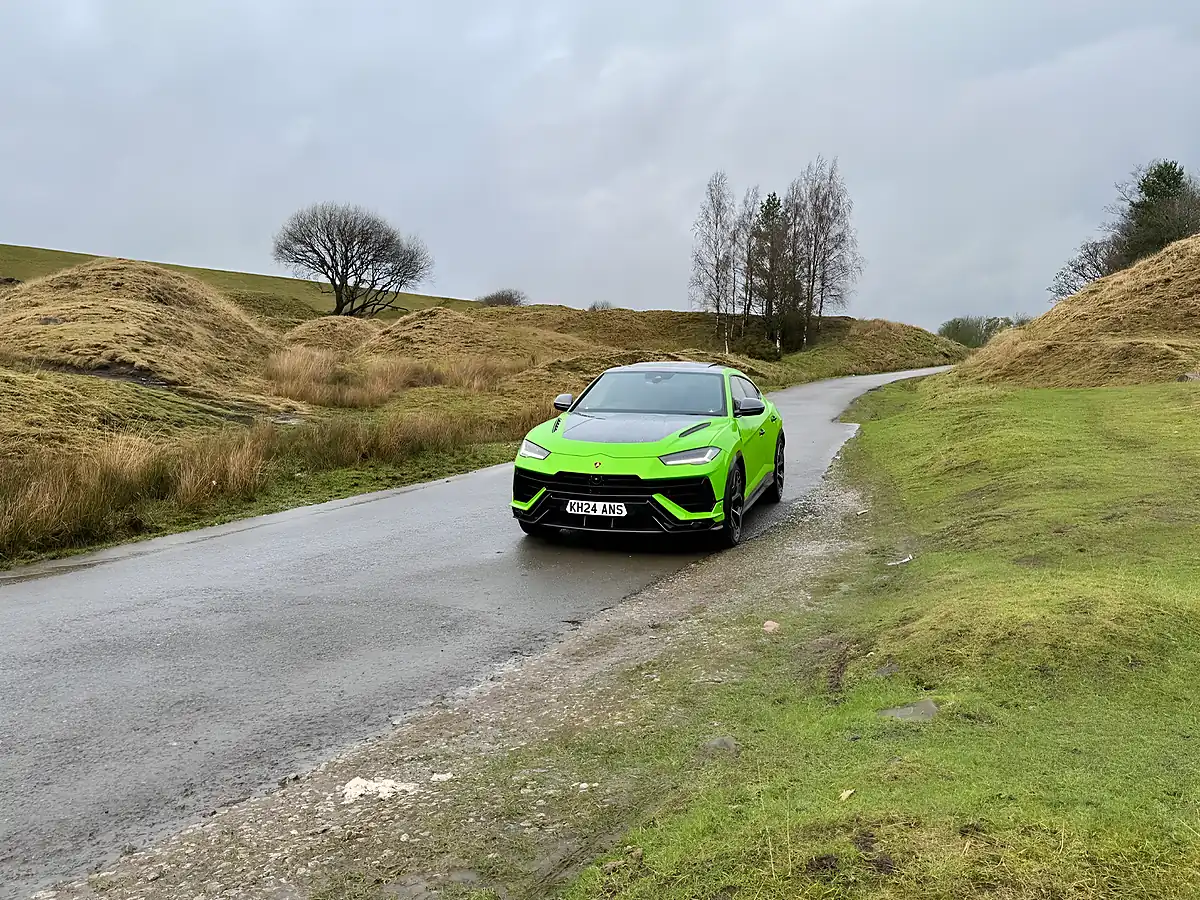 Used 2024 Lamborghini Urus Performante Green - Interior and Exterior details 3