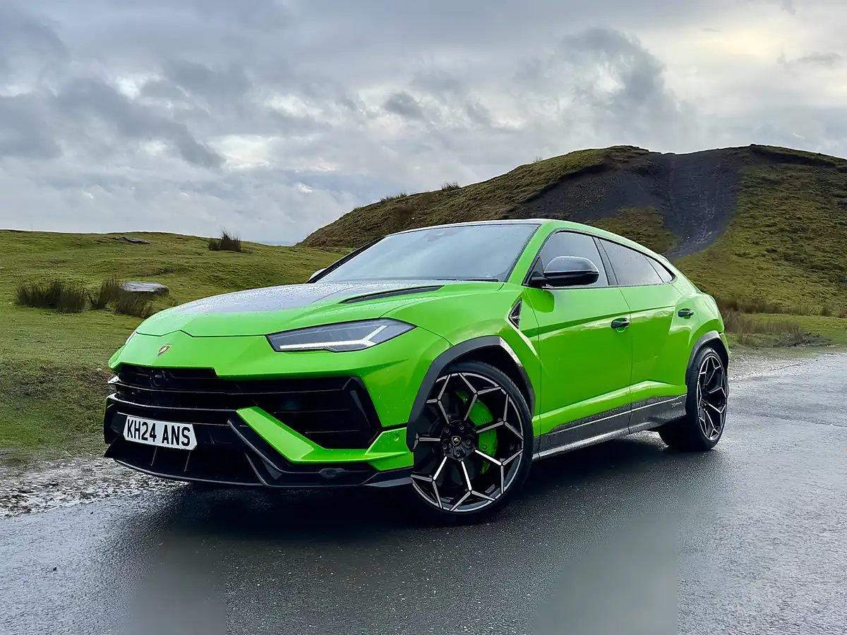 Used 2024 Lamborghini Urus Performante Green - Interior and Exterior details 4