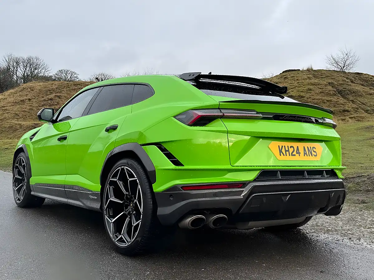 Used 2024 Lamborghini Urus Performante Green - Interior and Exterior details 6