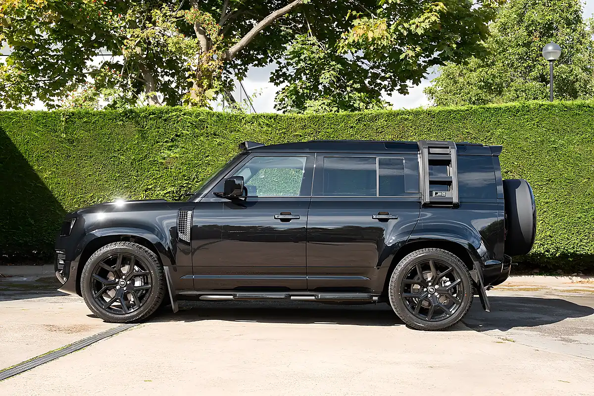 Used 2024 Land Rover Defender 110 X-Dynamic Hse Black - Interior and Exterior details 6
