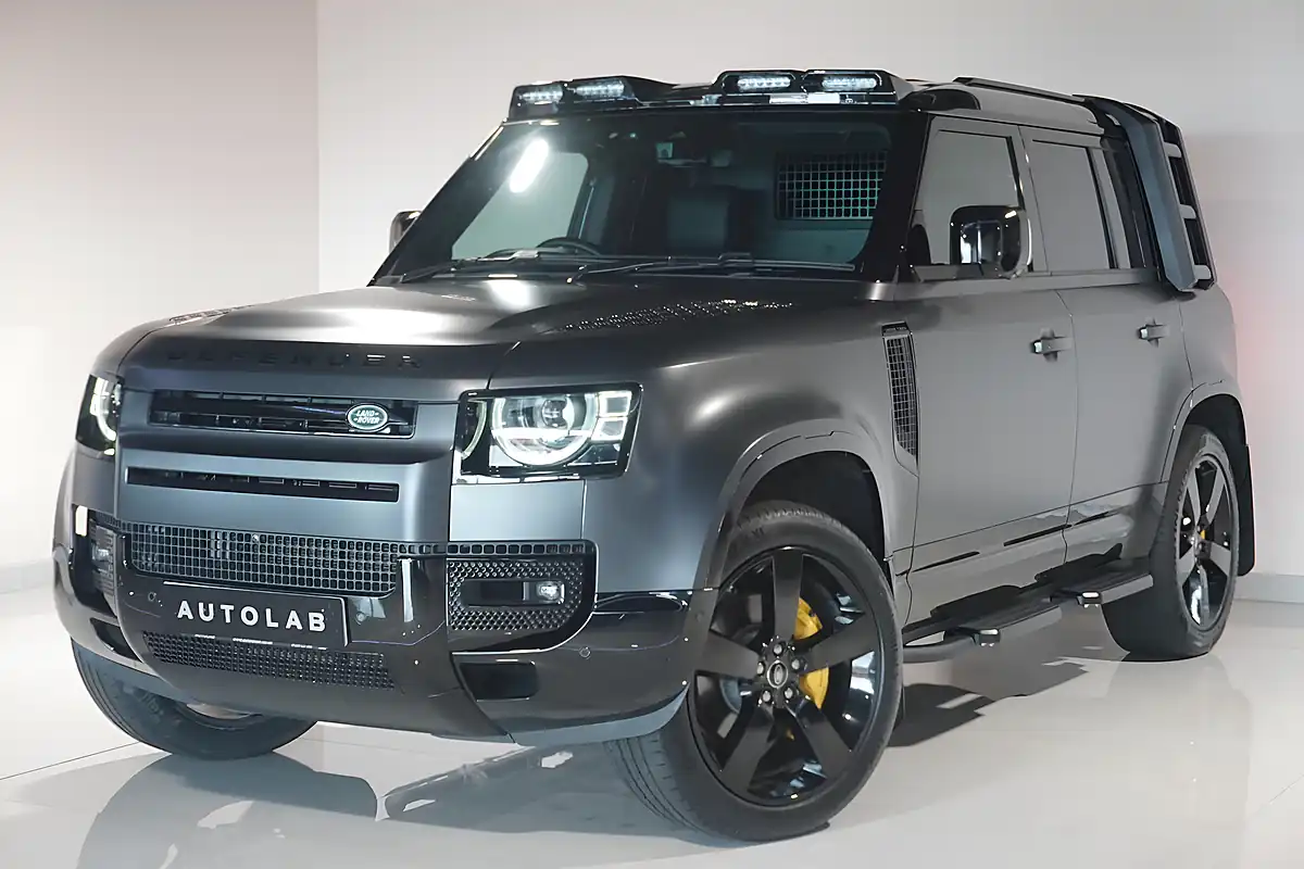 Used 2024 Land Rover Defender 110 X-Dynamic Hse Carpathian Grey - Interior and Exterior details 17