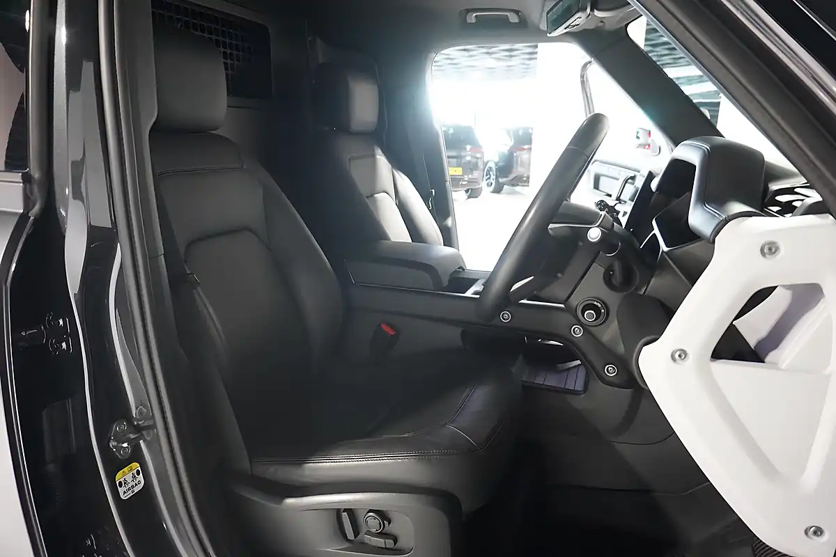 Used 2024 Land Rover Defender 110 X-Dynamic Hse Carpathian Grey - Interior and Exterior details 8