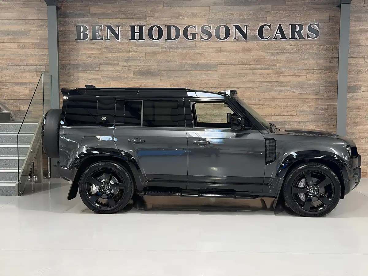 Used 2024 Land Rover Defender 110 X-Dynamic Hse Carpathian Grey - Interior and Exterior details 5
