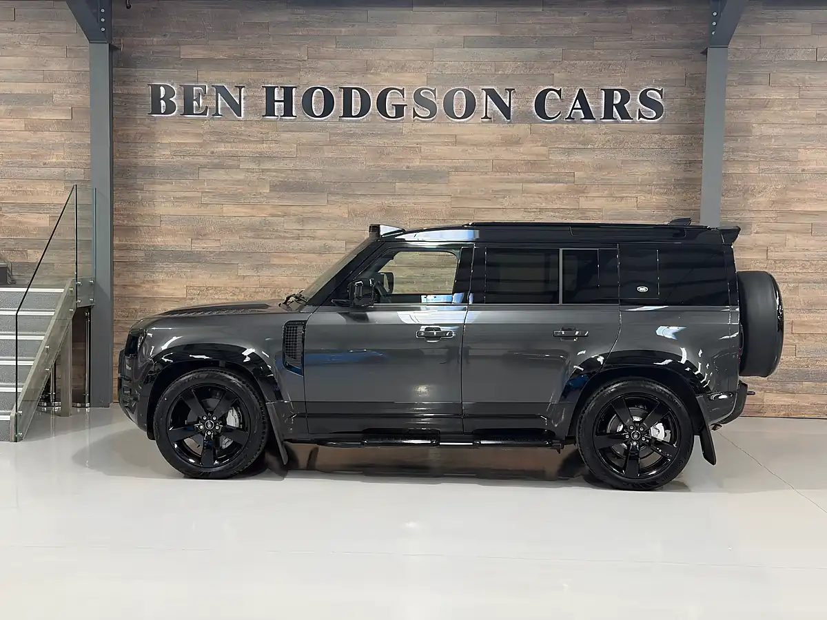 Used 2024 Land Rover Defender 110 X-Dynamic Hse Carpathian Grey - Interior and Exterior details 6