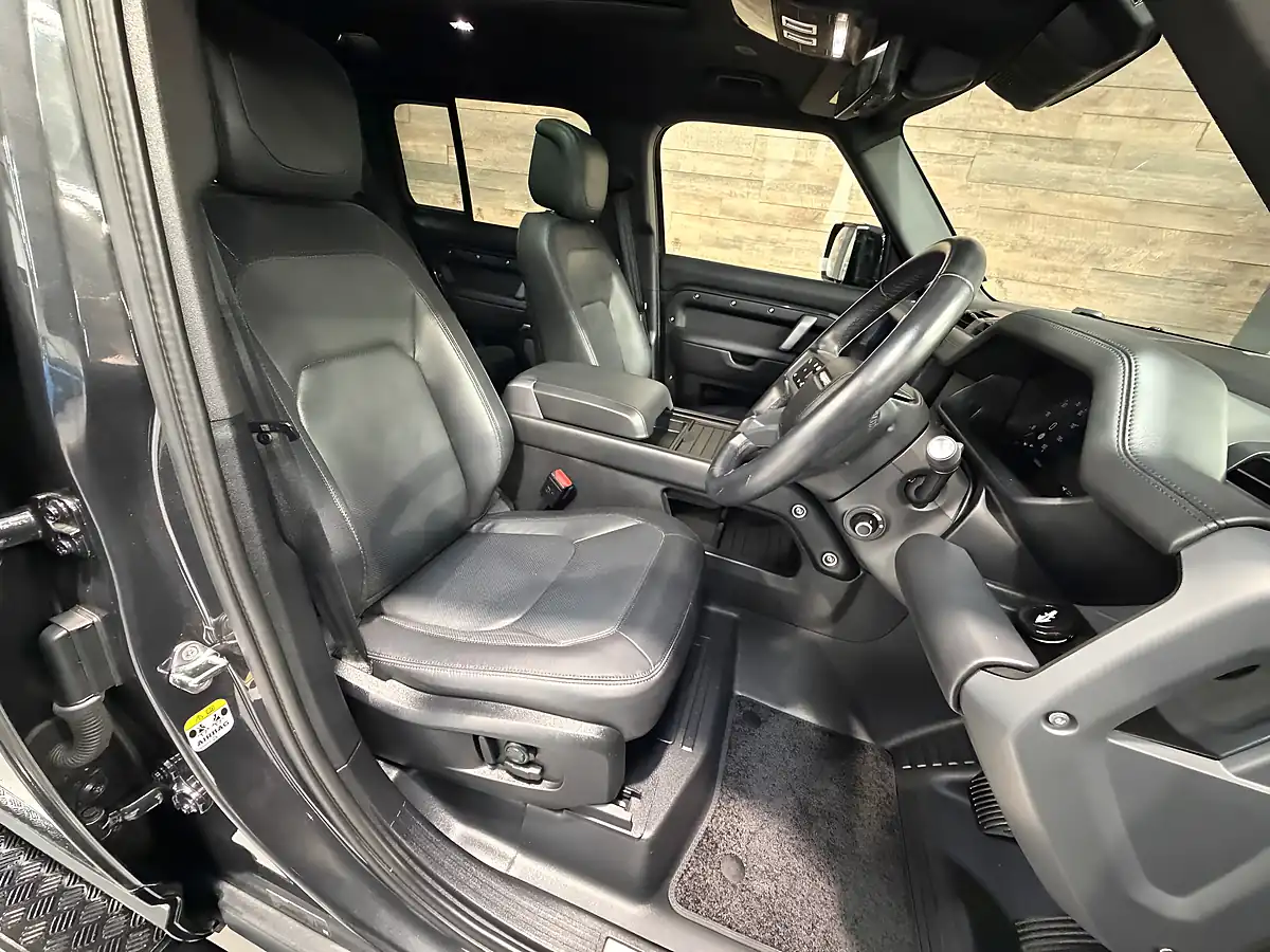 Used 2024 Land Rover Defender 110 X-Dynamic Hse Carpathian Grey - Interior and Exterior details 8
