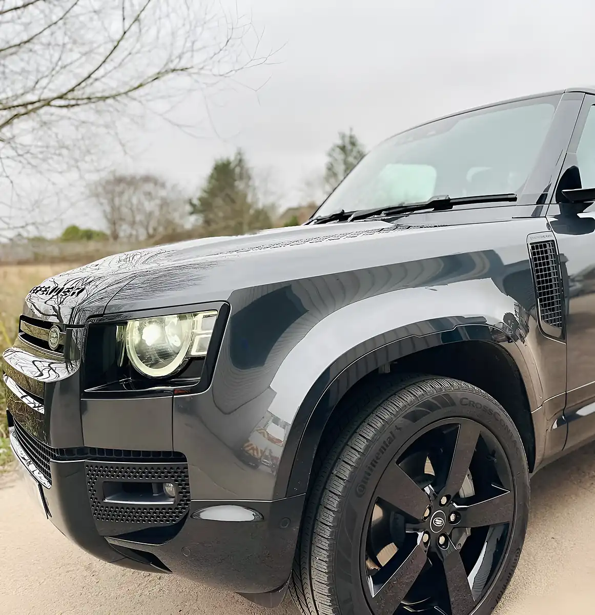 Used 2024 Land Rover Defender 110 X-Dynamic Hse Grey - Interior and Exterior details 18