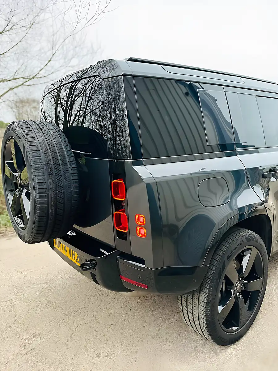 Used 2024 Land Rover Defender 110 X-Dynamic Hse Grey - Interior and Exterior details 19
