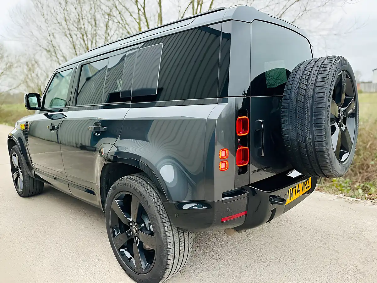 Used 2024 Land Rover Defender 110 X-Dynamic Hse Grey - Interior and Exterior details 4