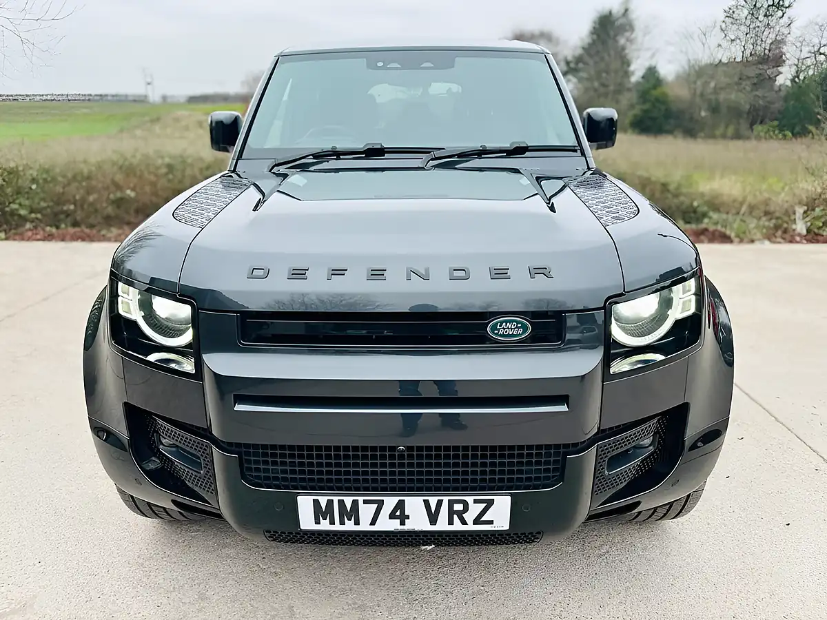 Used 2024 Land Rover Defender 110 X-Dynamic Hse Grey - Interior and Exterior details 8