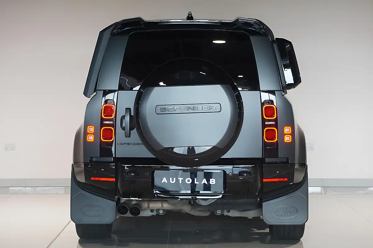 Used 2024 Land Rover Defender 110 X-Dynamic Hse Hard Top Carpathian Grey - Interior and Exterior details 6