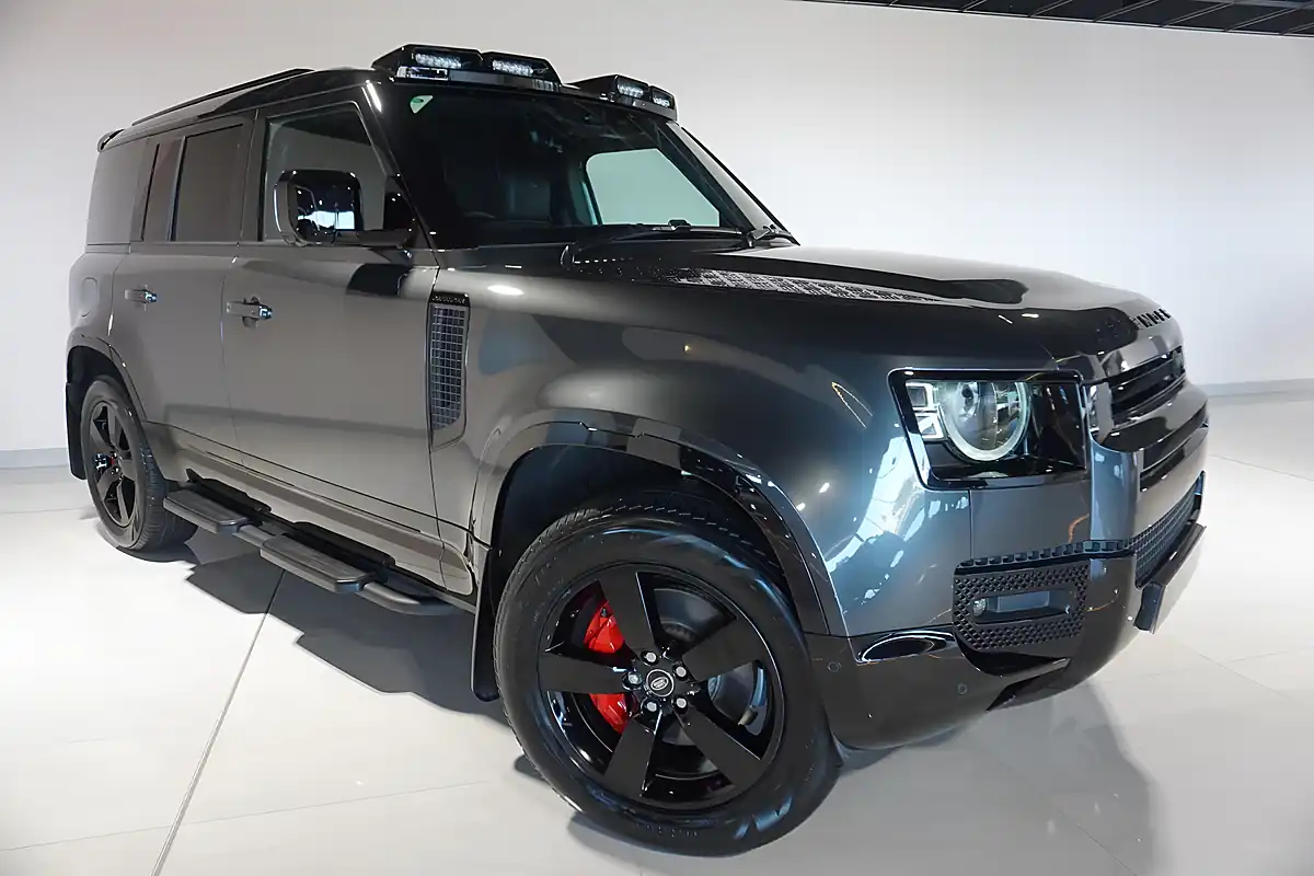 Used 2024 Land Rover Defender 110 X-Dynamic Hse Hard Top Carpathian Grey - Interior and Exterior details 17