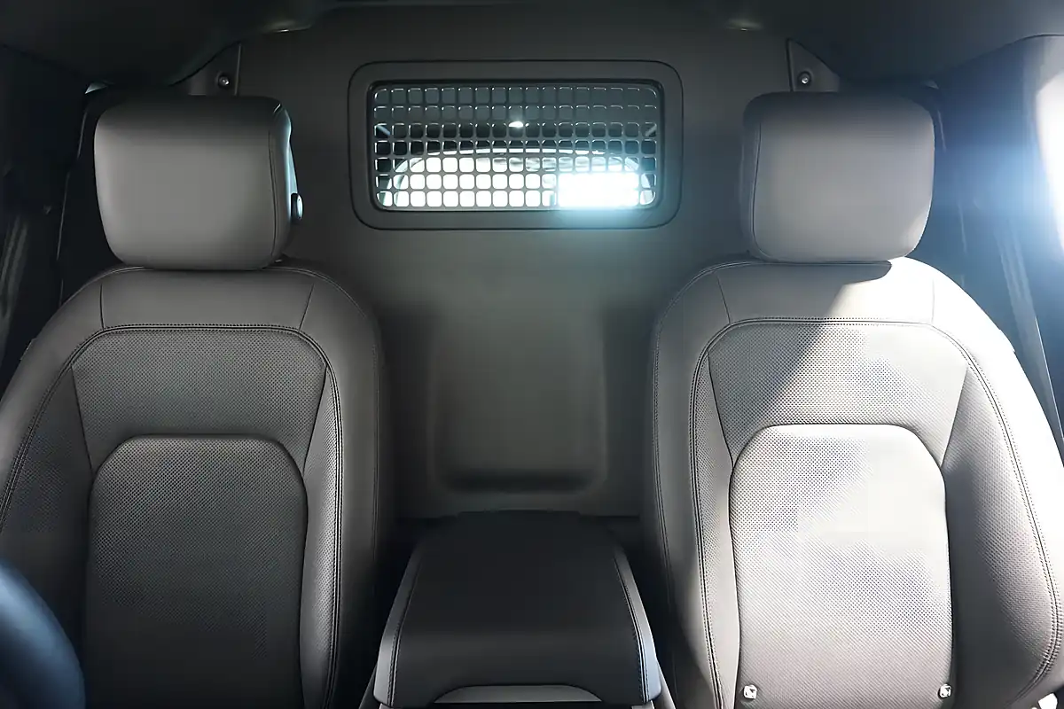 Used 2024 Land Rover Defender 110 X-Dynamic Hse Hard Top Carpathian Grey - Interior and Exterior details 7