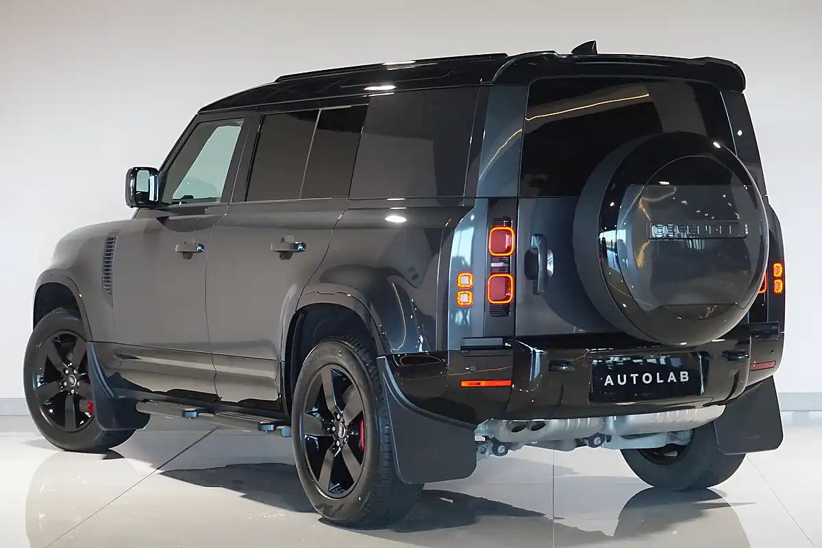 Used 2024 Land Rover Defender 110 X-Dynamic Hse Hard Top Carpathian Grey - Interior and Exterior details 4