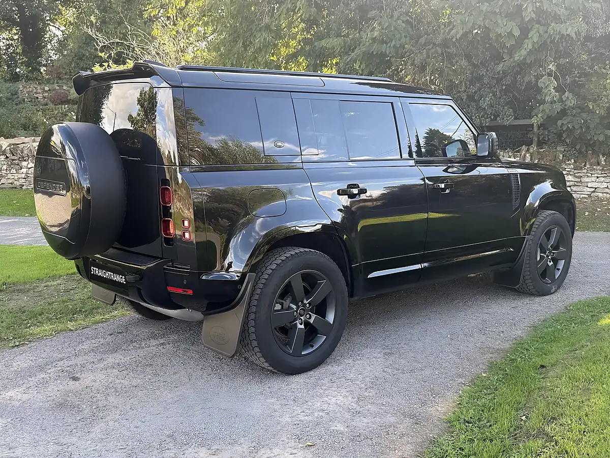 Used 2024 Land Rover Defender 110 X-Dynamic Hse Santorini Black - Interior and Exterior details 11