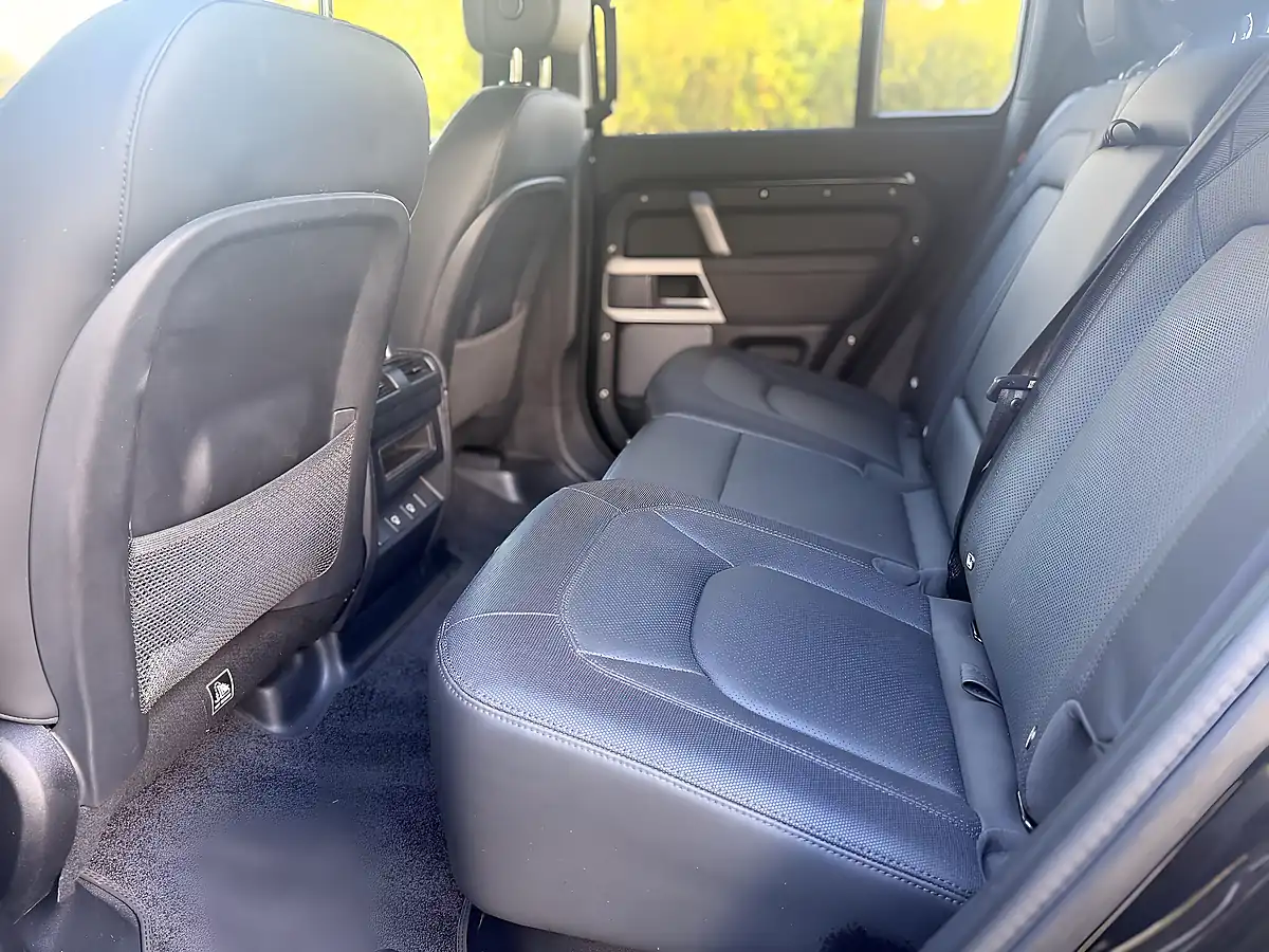 Used 2024 Land Rover Defender 110 X-Dynamic Hse Santorini Black - Interior and Exterior details 13
