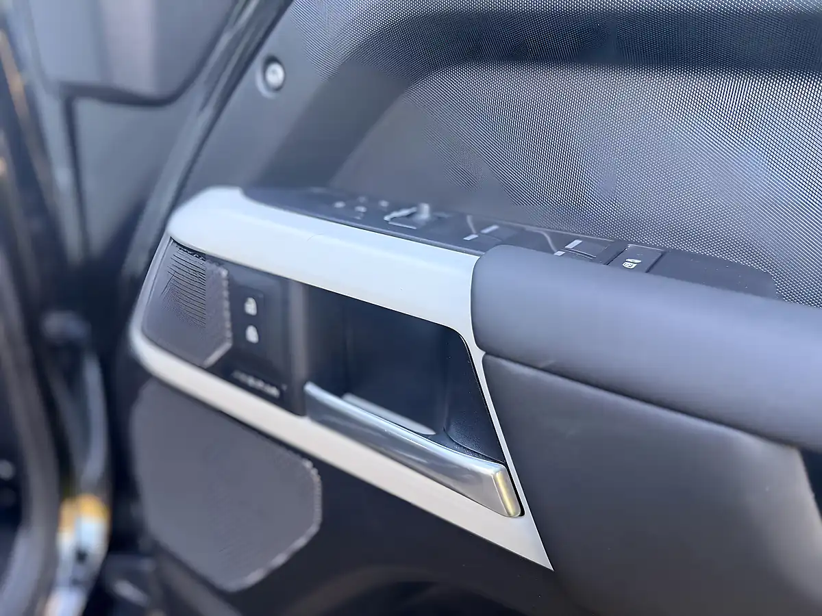 Used 2024 Land Rover Defender 110 X-Dynamic Hse Santorini Black - Interior and Exterior details 14