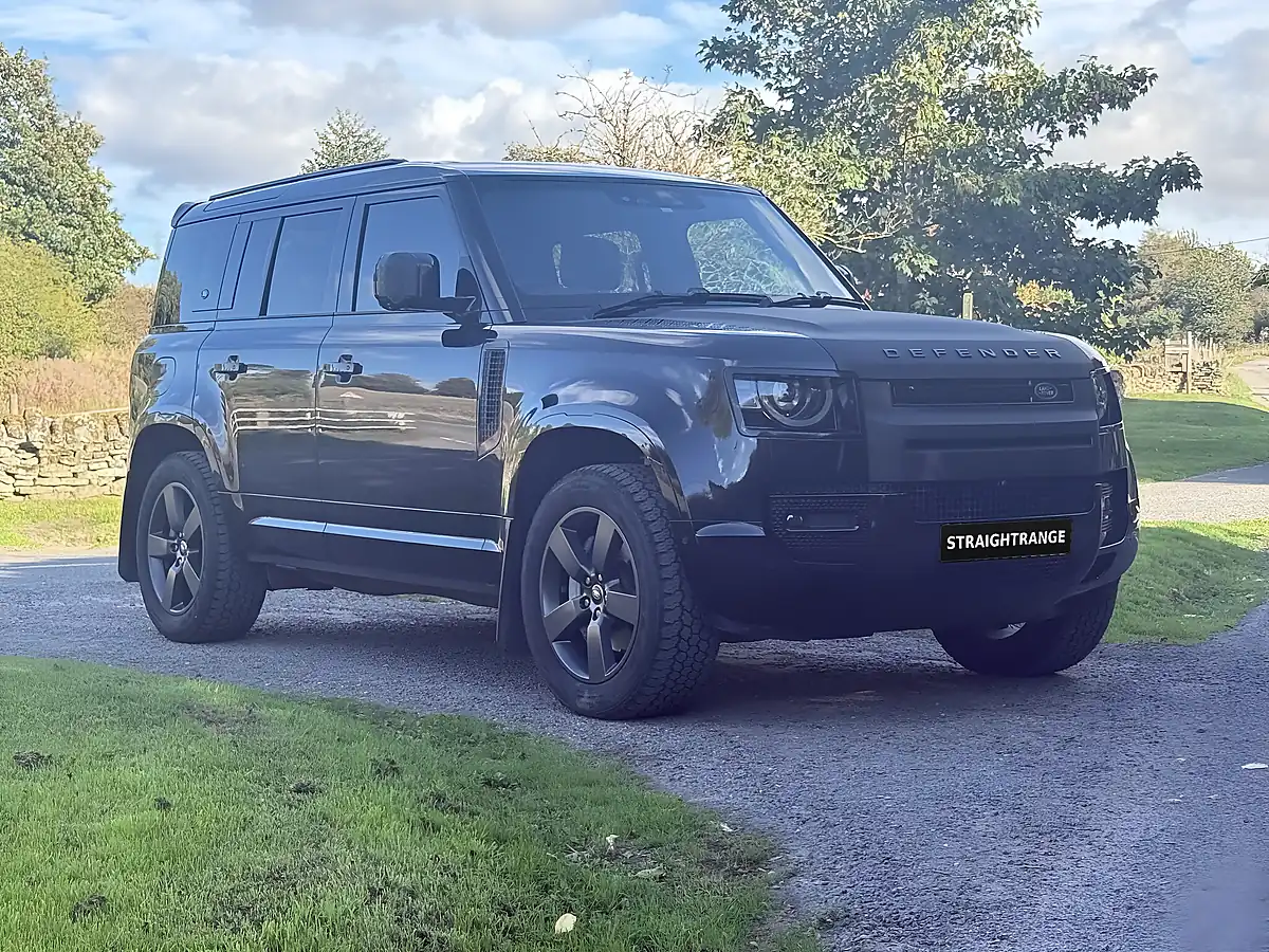 Used 2024 Land Rover Defender 110 X-Dynamic Hse Santorini Black - Interior and Exterior details 7