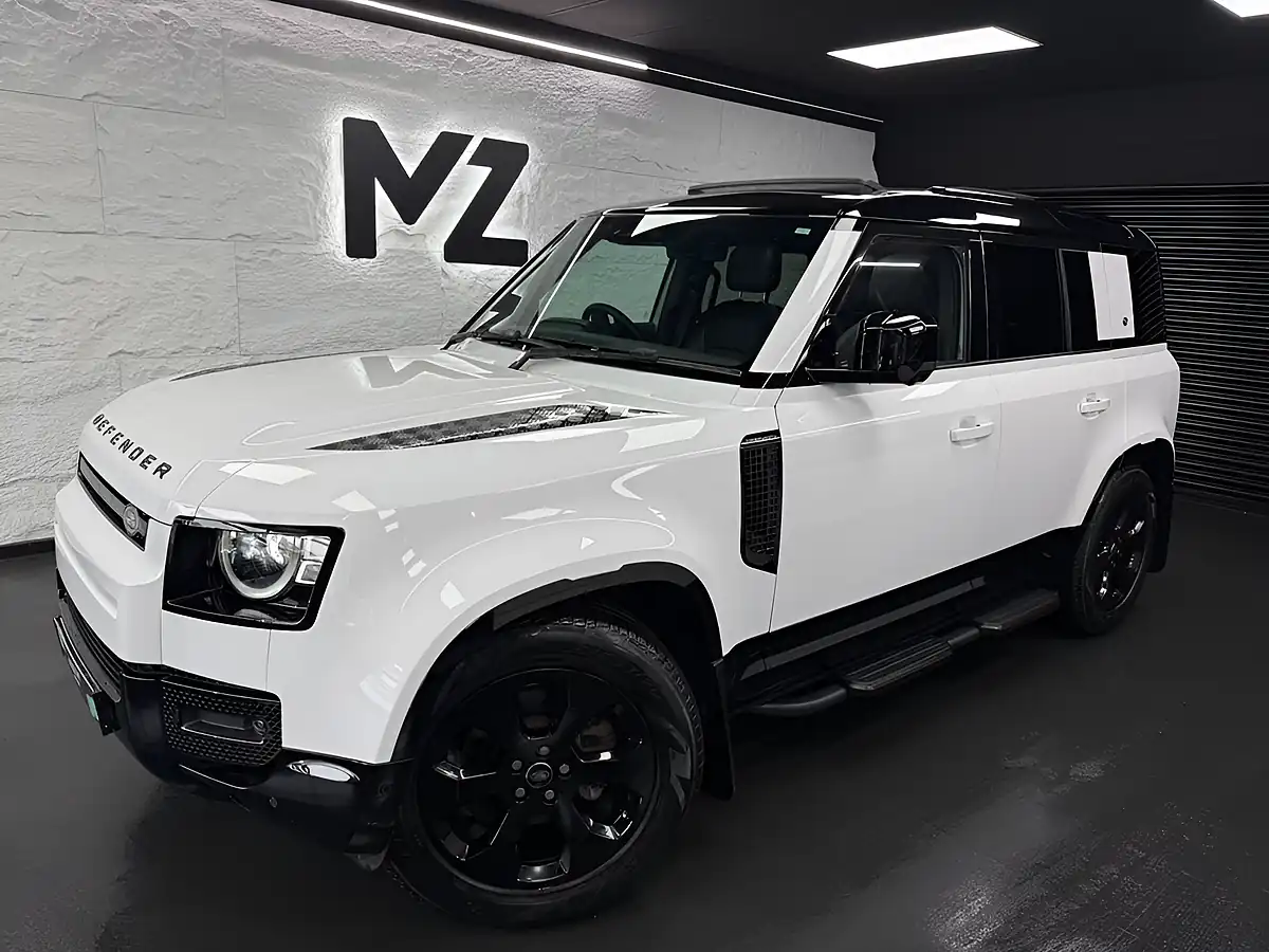 Used 2024 Land Rover Defender 110 X-Dynamic Hse White - Front View