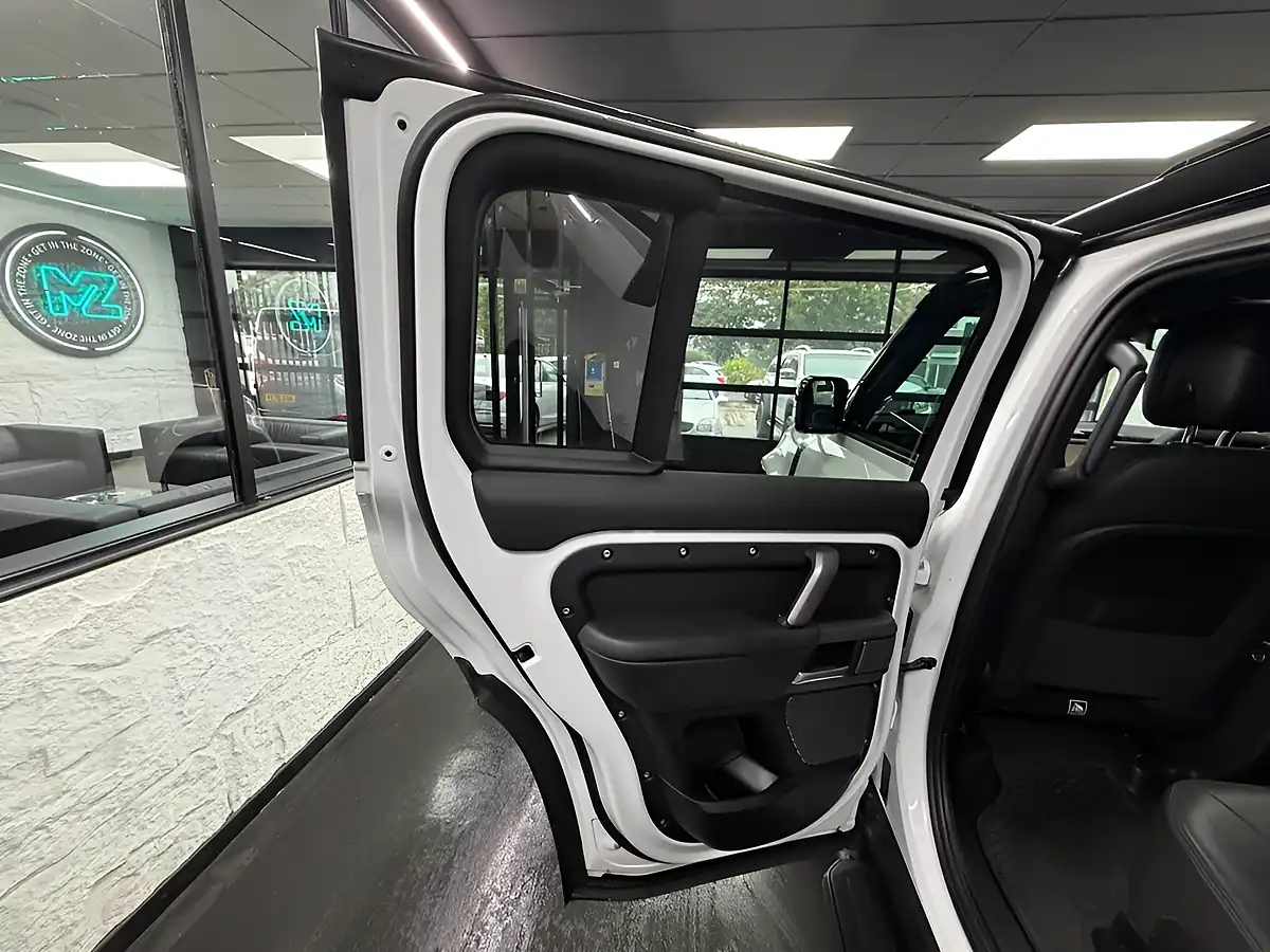 Used 2024 Land Rover Defender 110 X-Dynamic Hse White - Interior and Exterior details 18