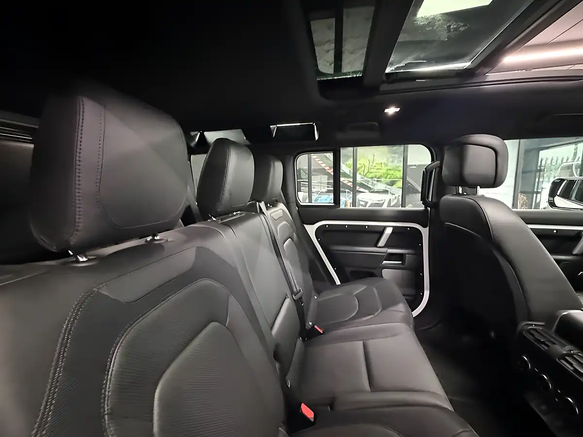 Used 2024 Land Rover Defender 110 X-Dynamic Hse White - Interior and Exterior details 19