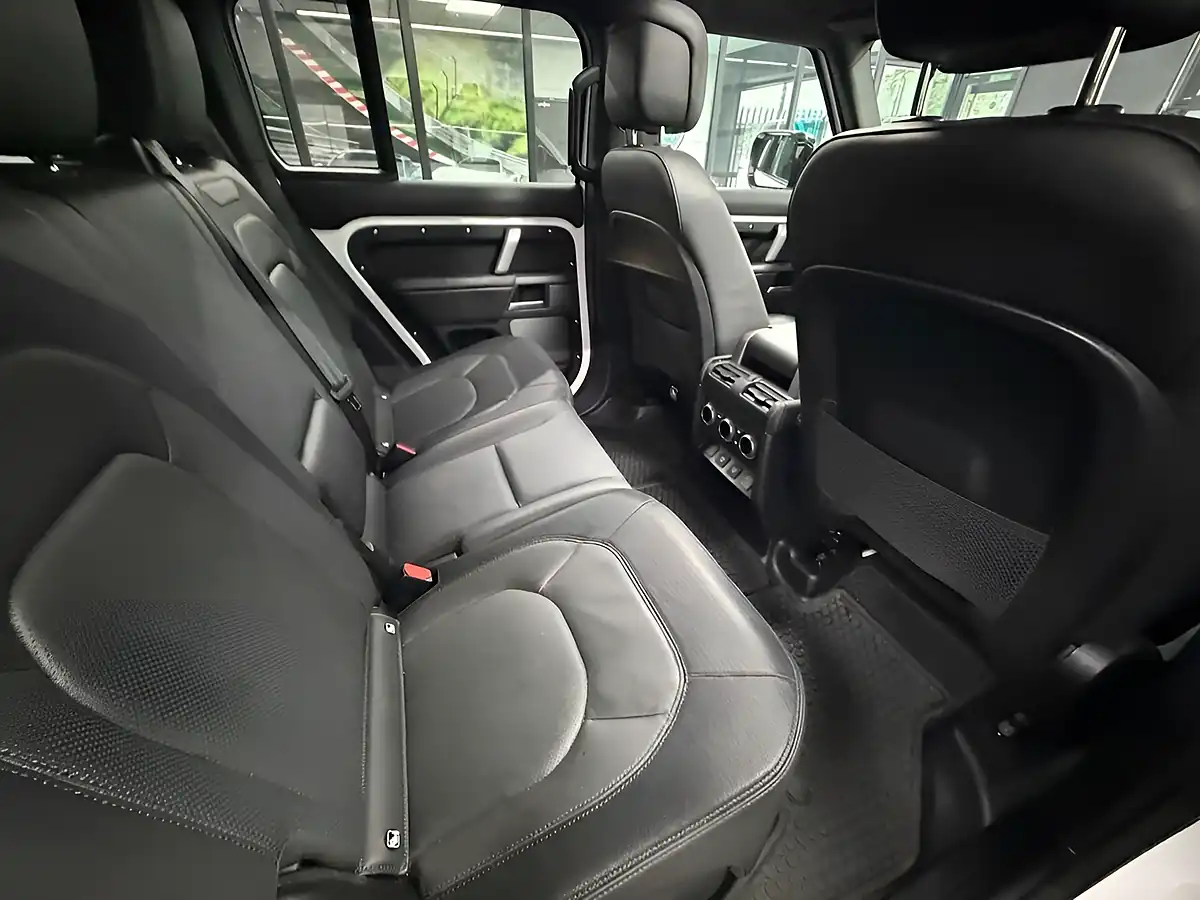 Used 2024 Land Rover Defender 110 X-Dynamic Hse White - Interior and Exterior details 5