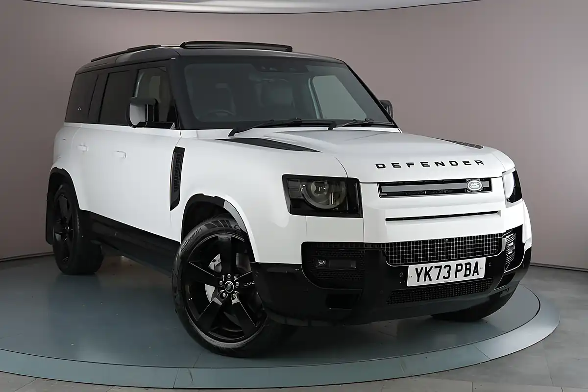 Used 2024 Land Rover Defender 110 X-Dynamic Hse White - Front View