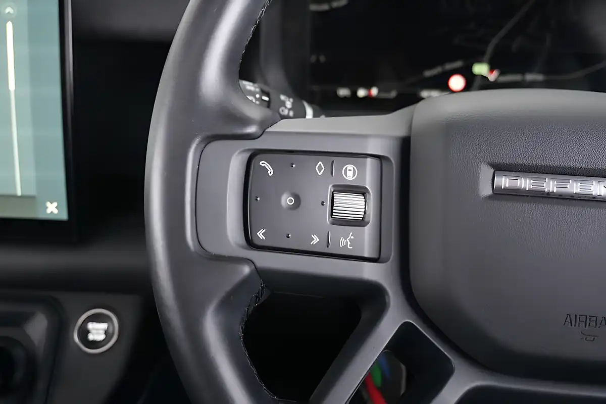 Used 2024 Land Rover Defender 110 X-Dynamic Hse White - Interior and Exterior details 11
