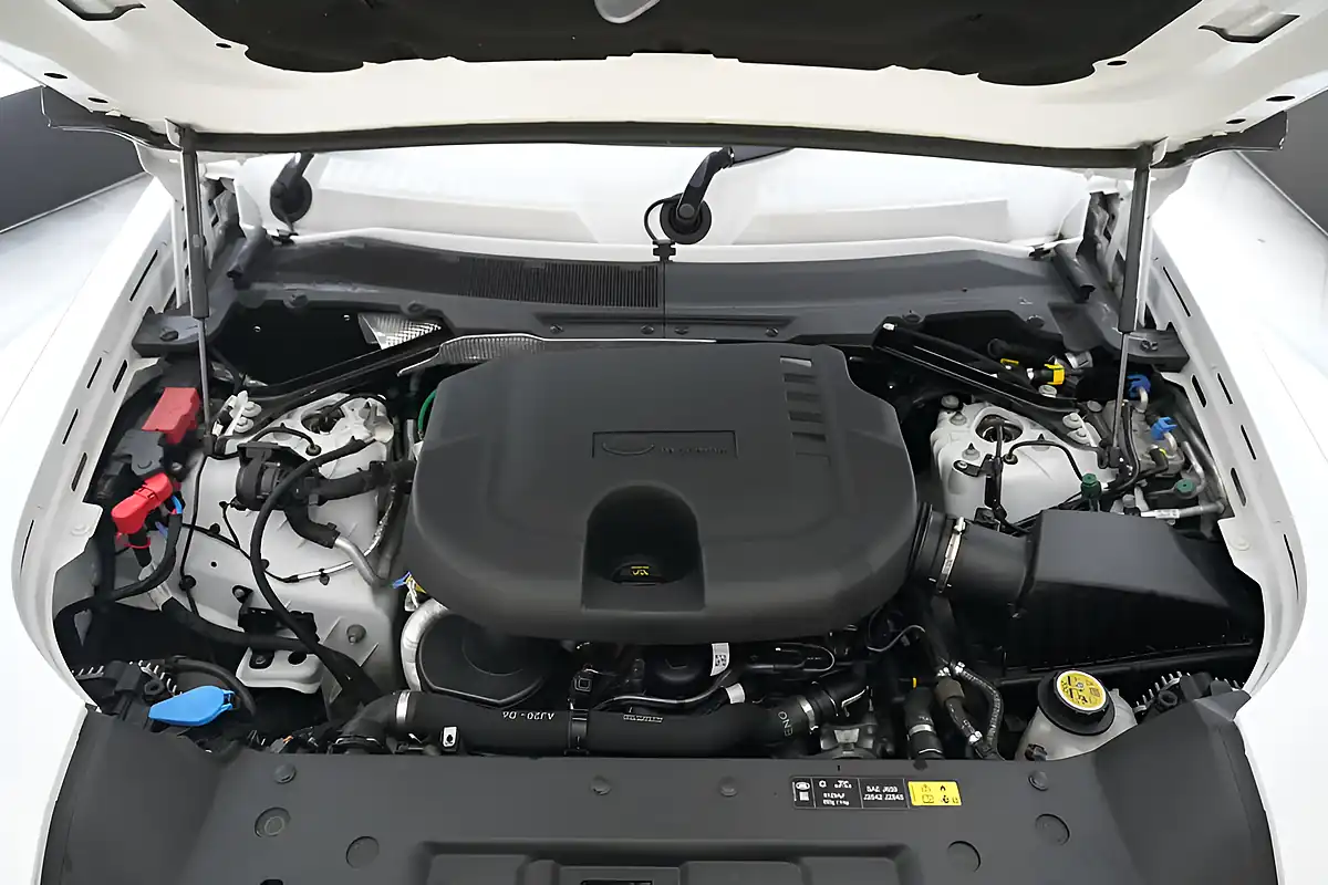 Used 2024 Land Rover Defender 110 X-Dynamic Hse White - Interior and Exterior details 14