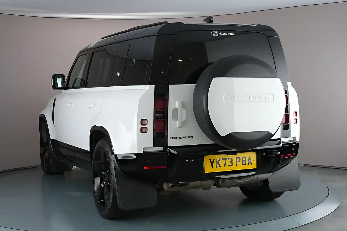 Used 2024 Land Rover Defender 110 X-Dynamic Hse White - Interior and Exterior details 4
