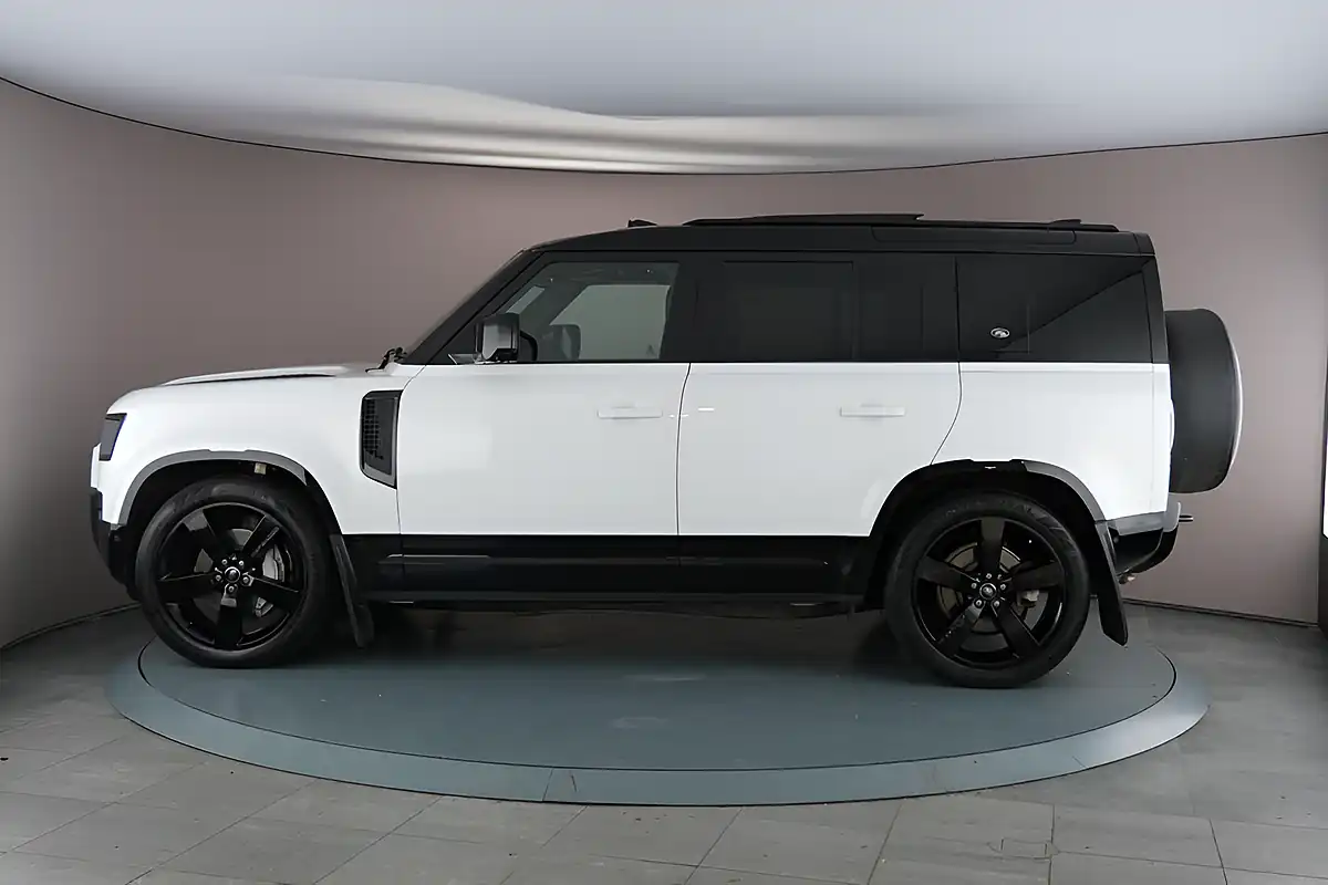 Used 2024 Land Rover Defender 110 X-Dynamic Hse White - Interior and Exterior details 5