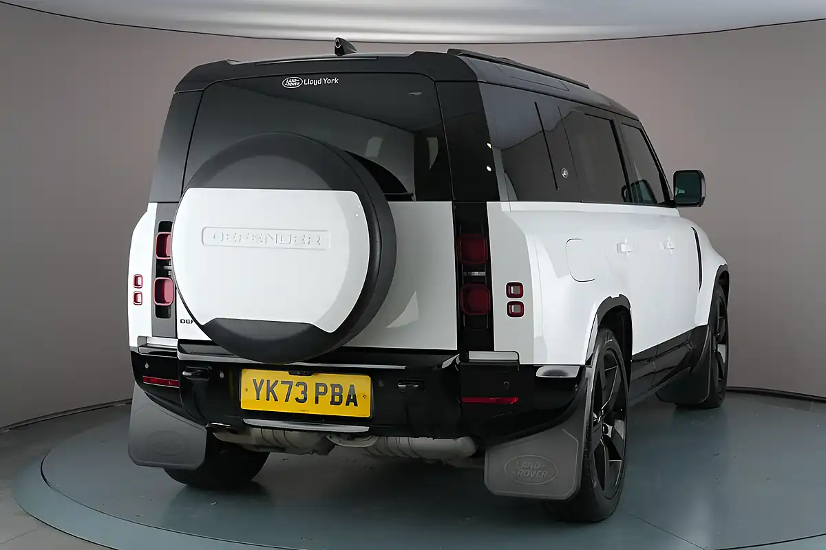 Used 2024 Land Rover Defender 110 X-Dynamic Hse White - Interior and Exterior details 8