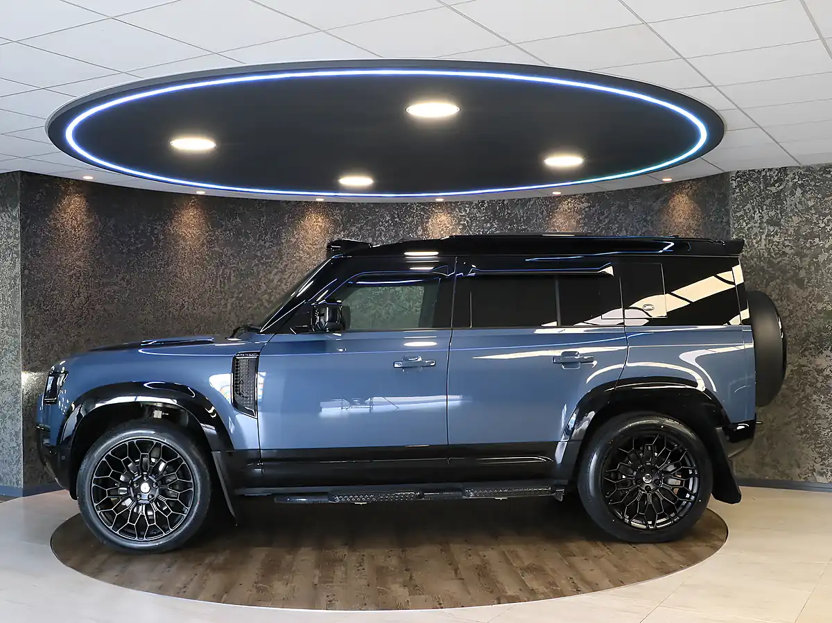 Used 2024 Land Rover Defender 110 X-Dynamic Se Blue - Interior and Exterior details 7