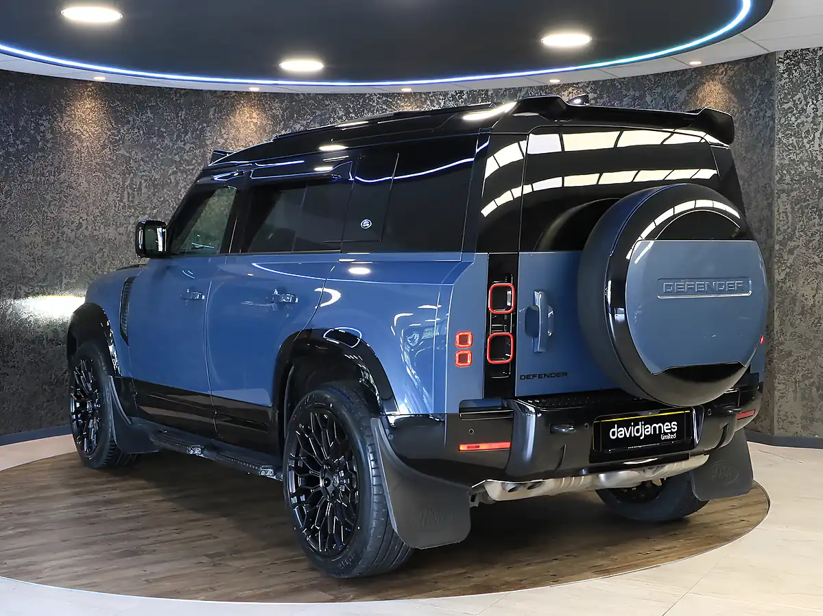 Used 2024 Land Rover Defender 110 X-Dynamic Se Blue - Interior and Exterior details 8