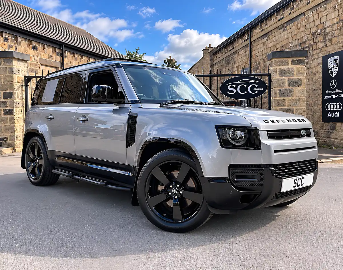 Used 2024 Land Rover Defender 110 X-Dynamic Se Eiger Grey - Front View