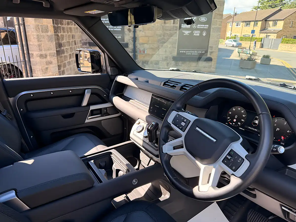 Used 2024 Land Rover Defender 110 X-Dynamic Se Eiger Grey - Interior and Exterior details 14